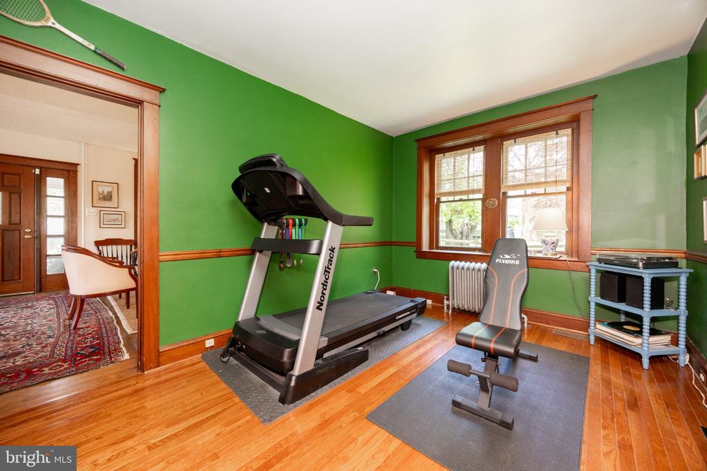 260 W EVERGREEN STREET