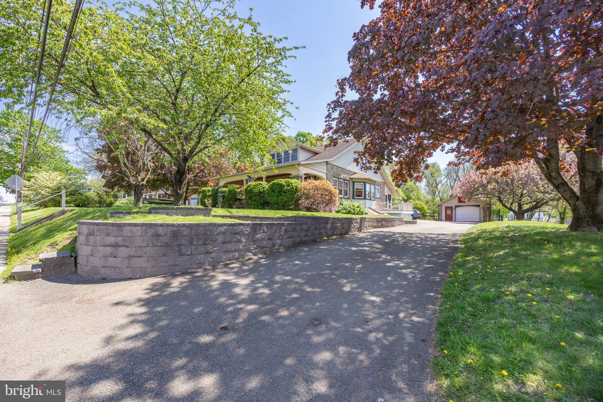 260 W EVERGREEN STREET