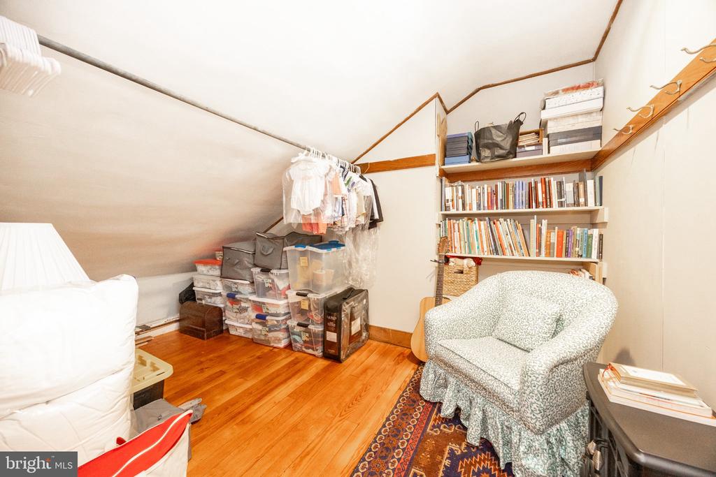 260 W EVERGREEN STREET