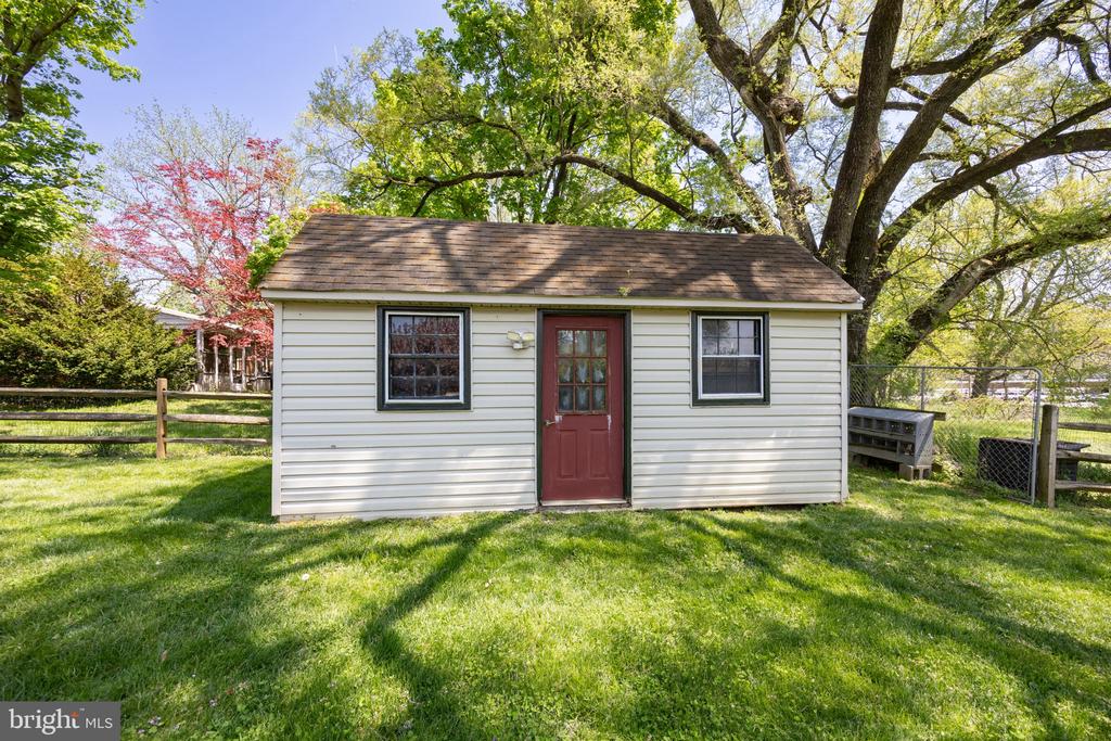 260 W EVERGREEN STREET