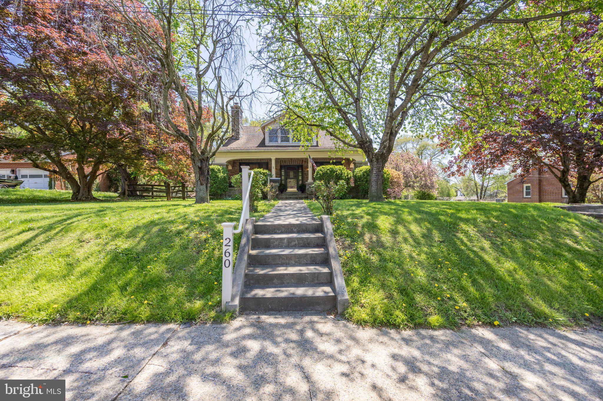 260 W EVERGREEN STREET