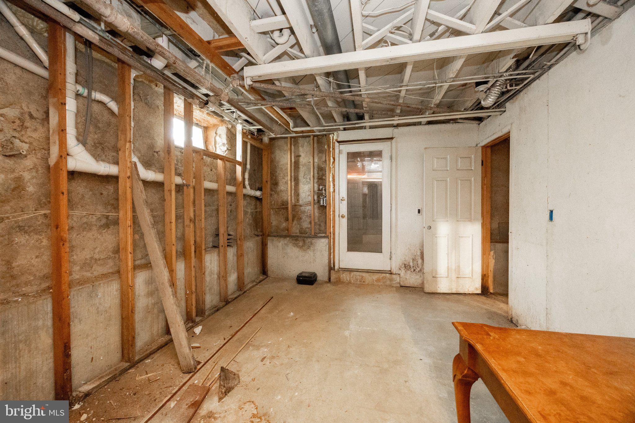 260 W EVERGREEN STREET