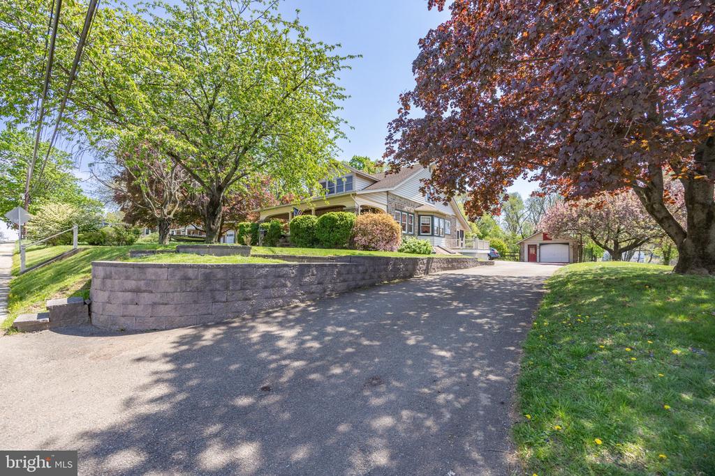 260 W EVERGREEN STREET