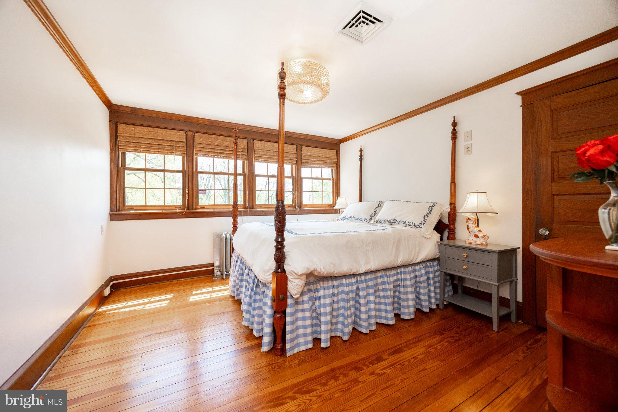 260 W EVERGREEN STREET