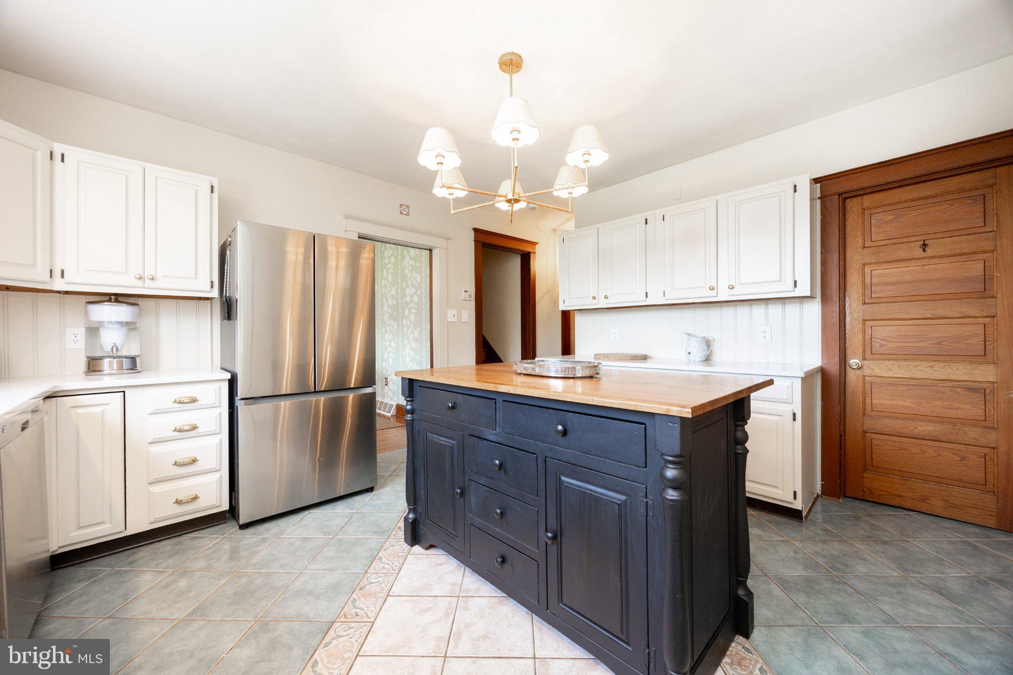 260 W EVERGREEN STREET