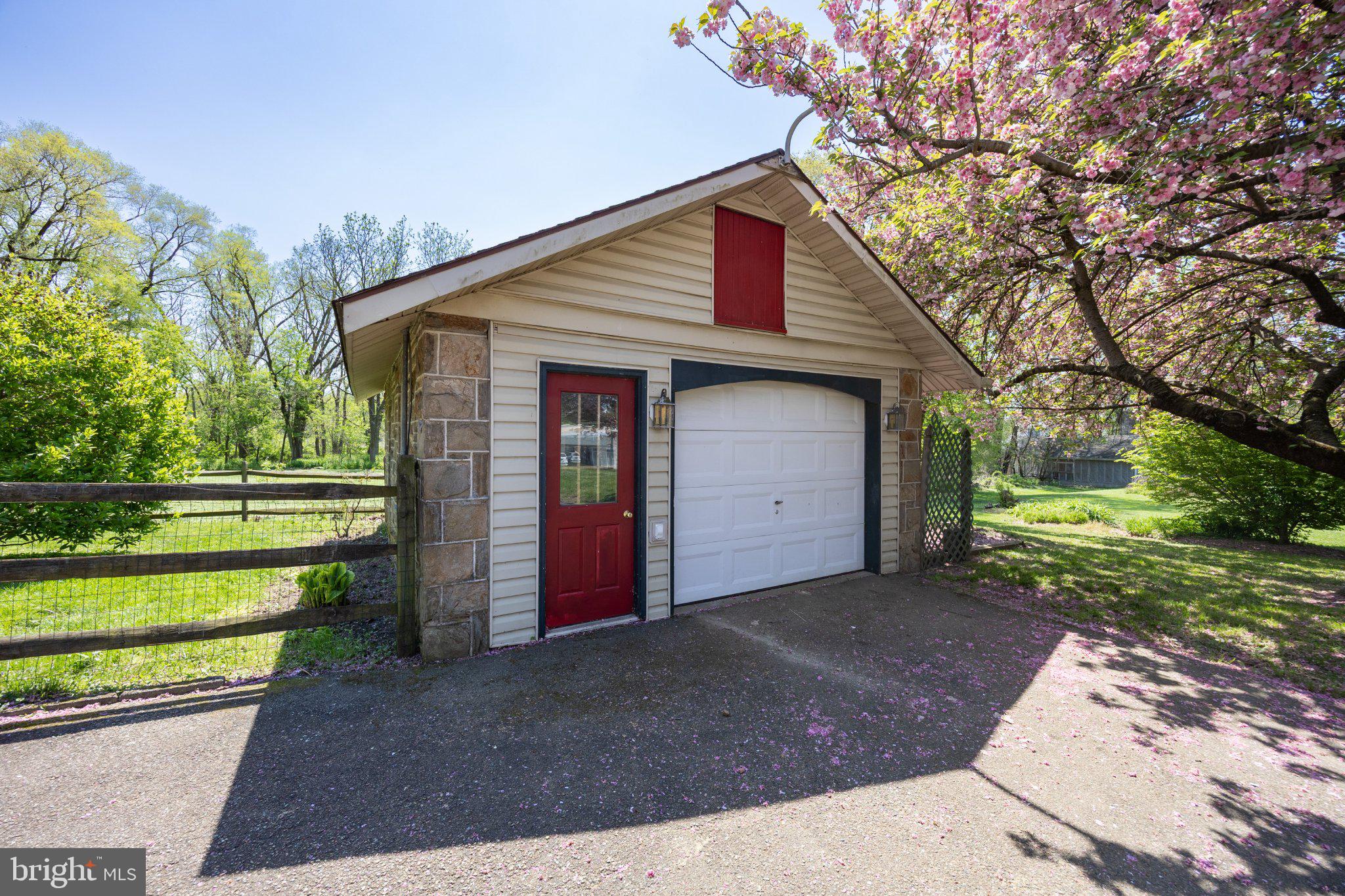 260 W EVERGREEN STREET