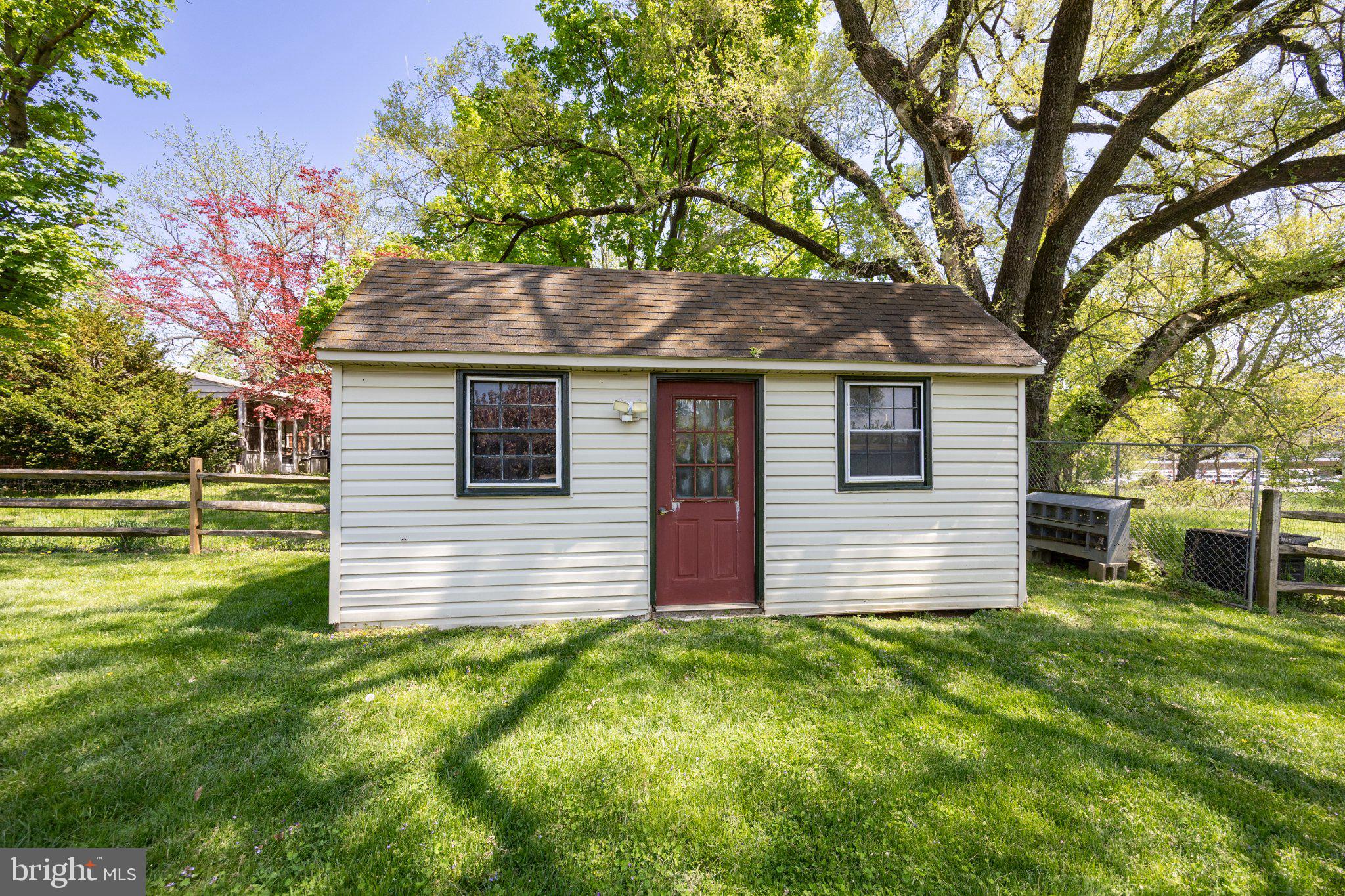 260 W EVERGREEN STREET