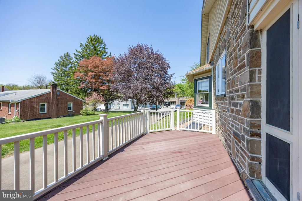 260 W EVERGREEN STREET
