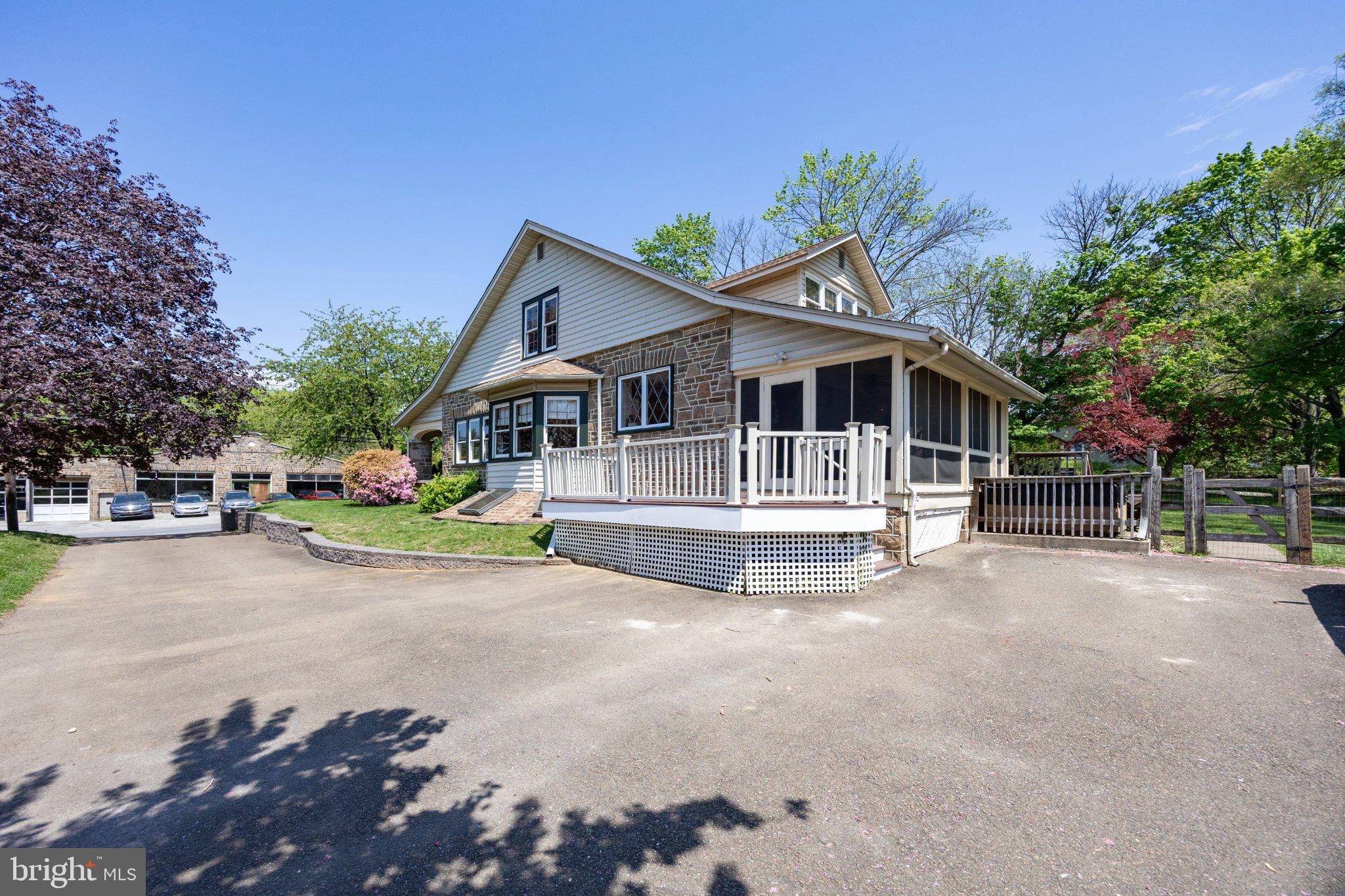 260 W EVERGREEN STREET