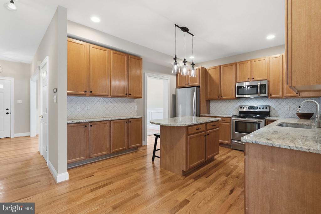 308 E MULBERRY STREET