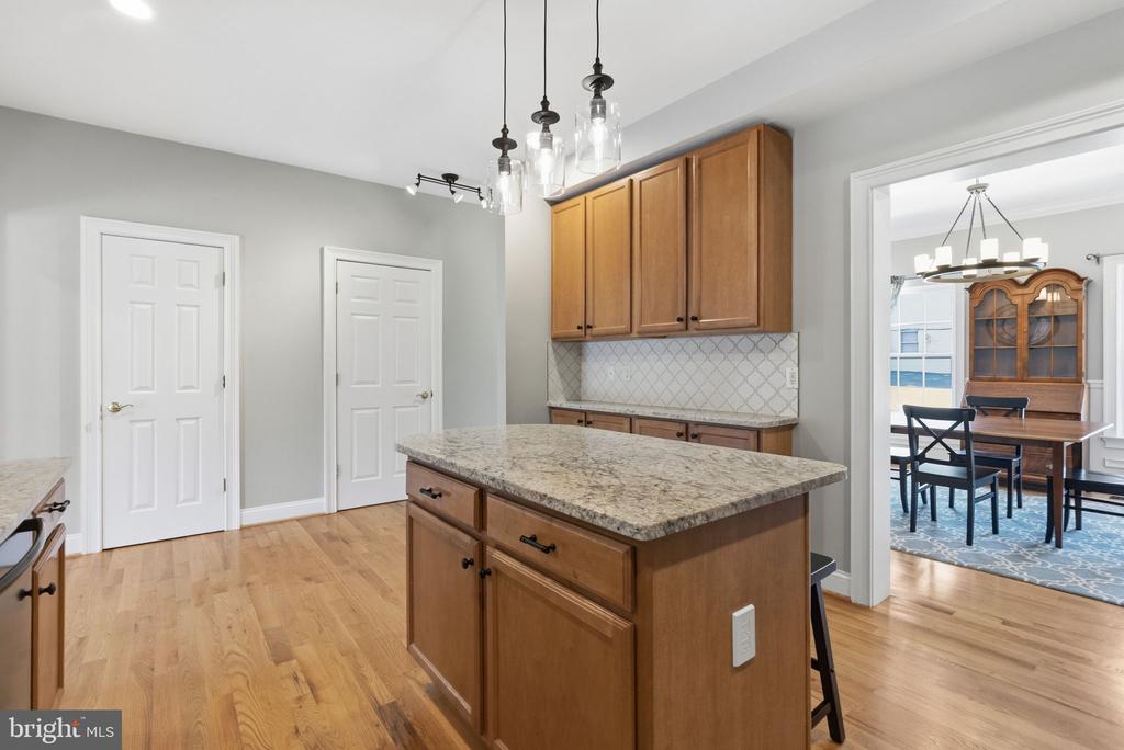 308 E MULBERRY STREET