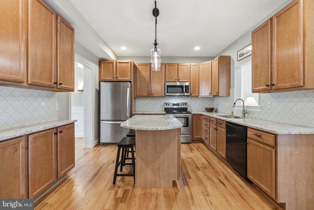 308 E MULBERRY STREET