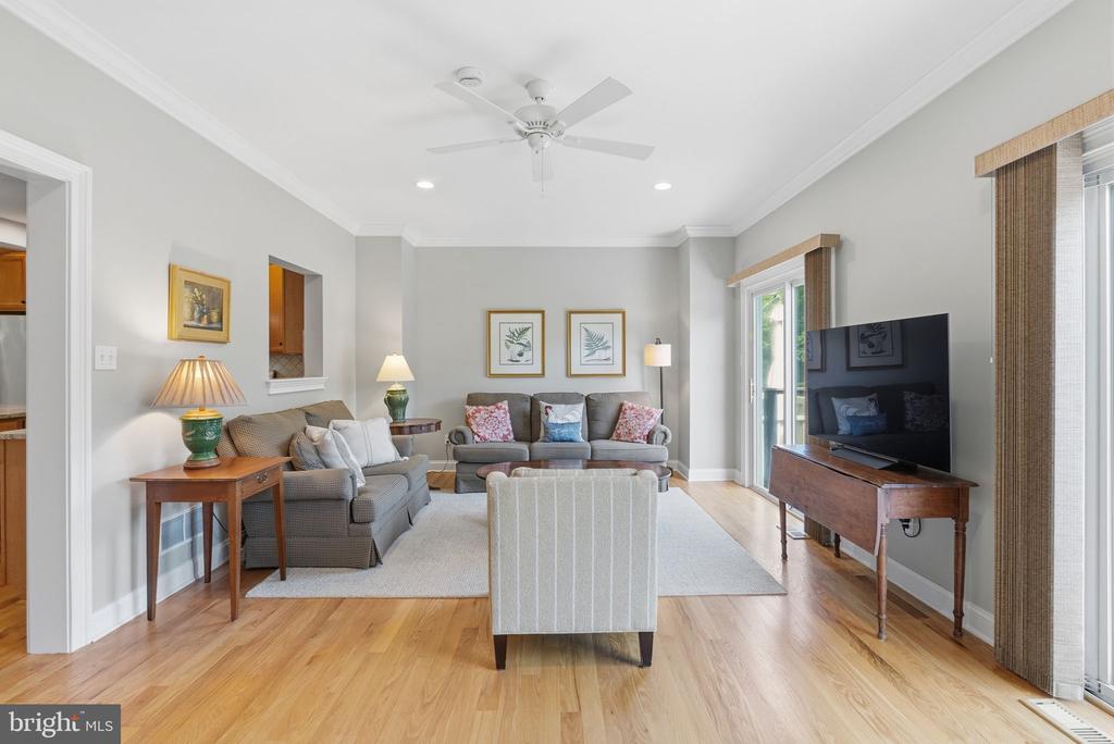 308 E MULBERRY STREET