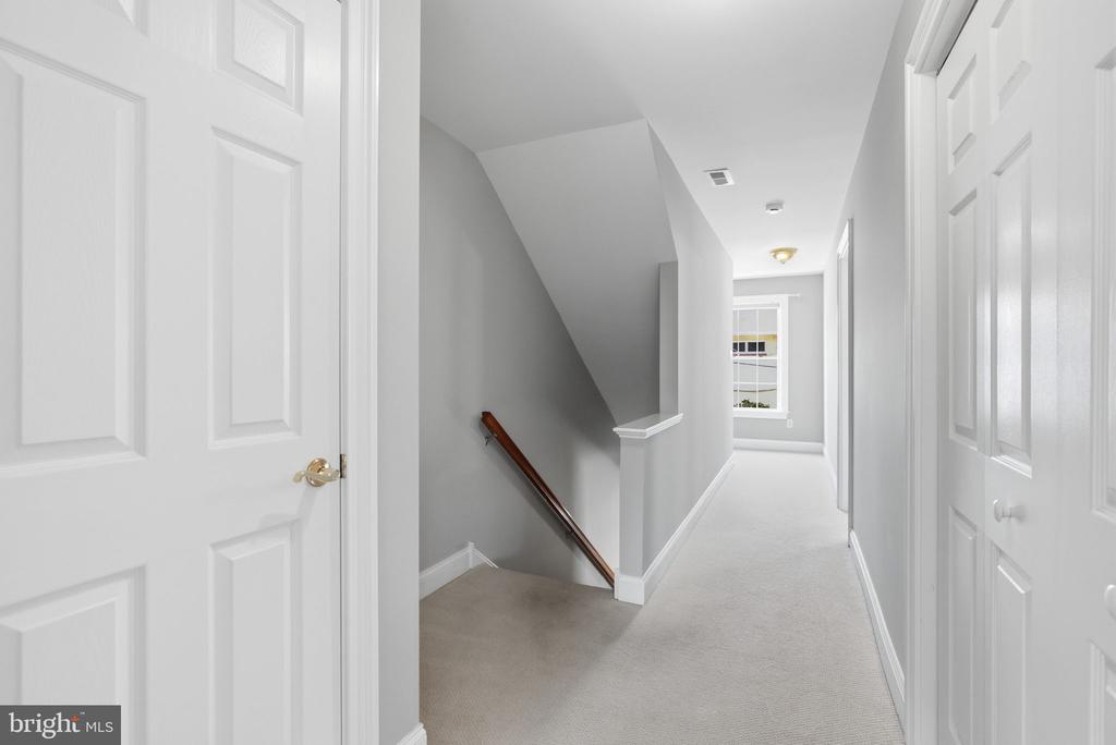 308 E MULBERRY STREET