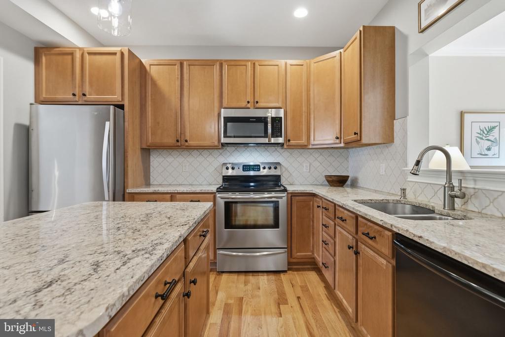 308 E MULBERRY STREET