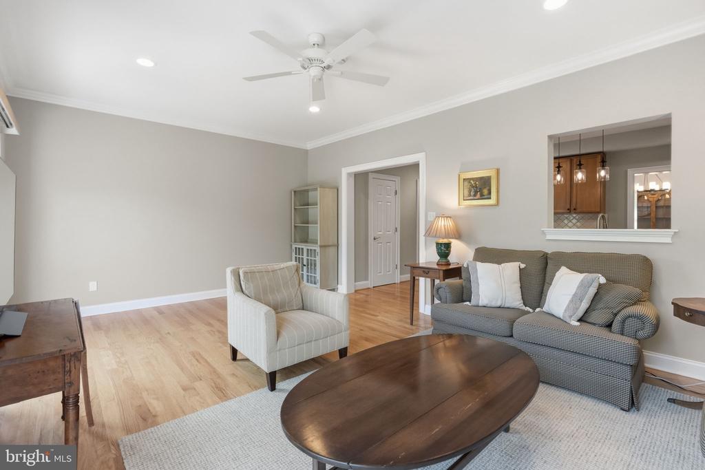 308 E MULBERRY STREET