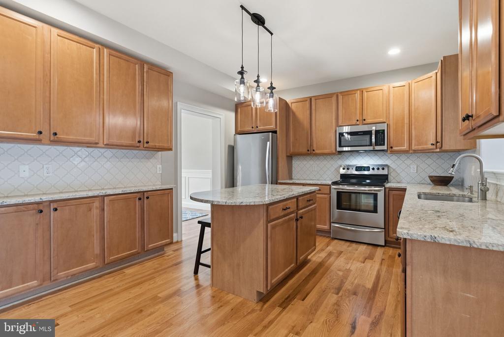 308 E MULBERRY STREET