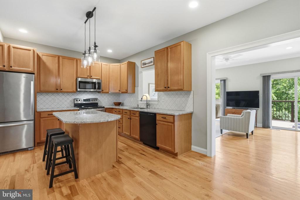 308 E MULBERRY STREET