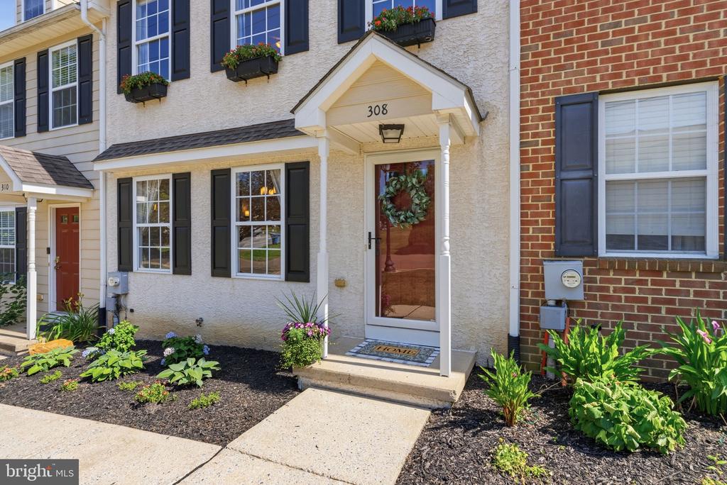 308 E MULBERRY STREET