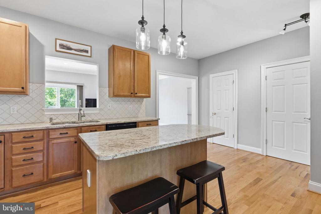 308 E MULBERRY STREET