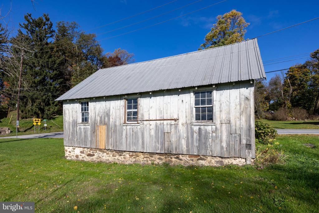 486 W STREET ROAD