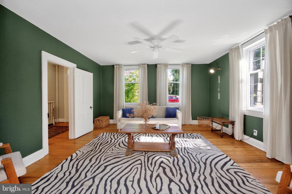 486 W STREET ROAD