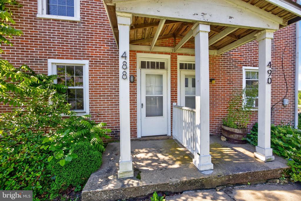 486 W STREET ROAD
