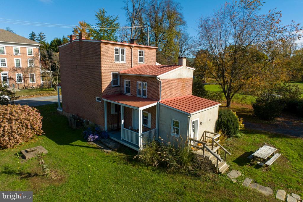 486 W STREET ROAD