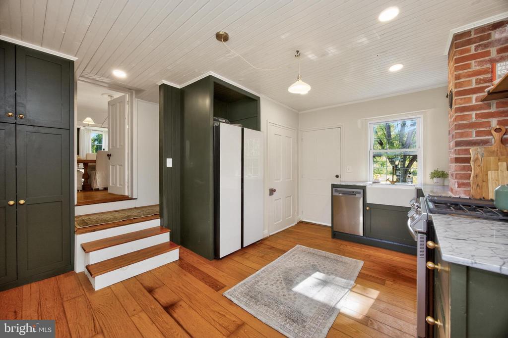 486 W STREET ROAD
