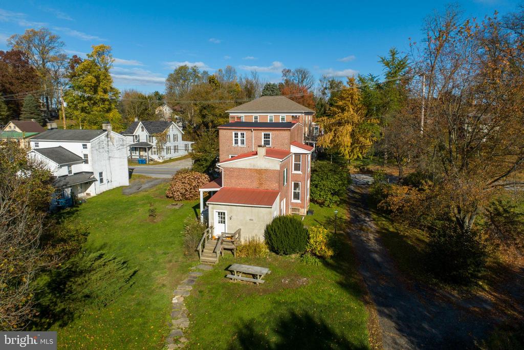 486 W STREET ROAD