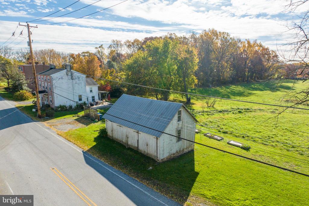 486 W STREET ROAD