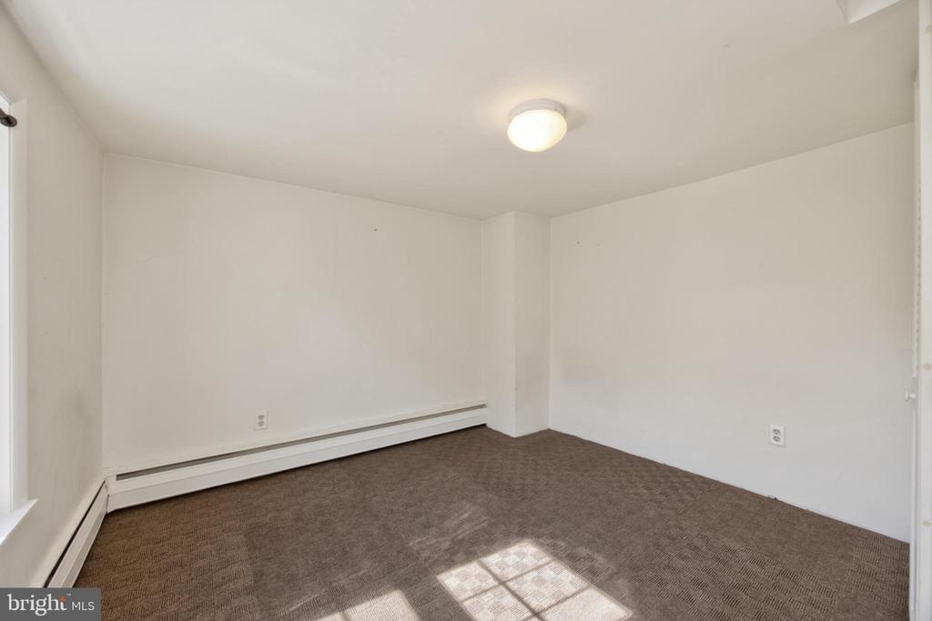 486 W STREET ROAD