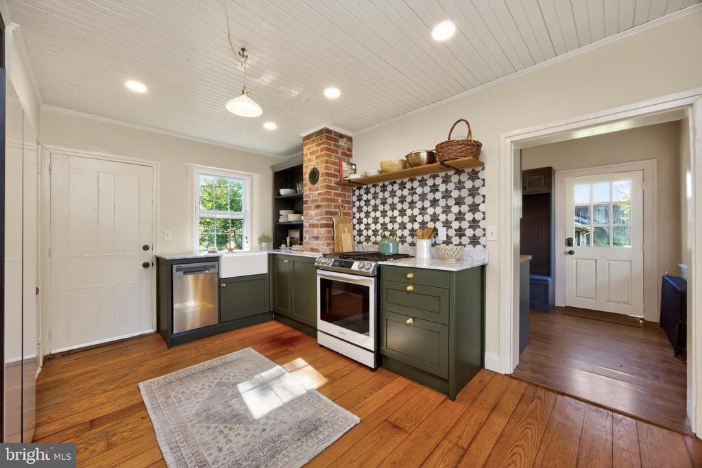 486 W STREET ROAD