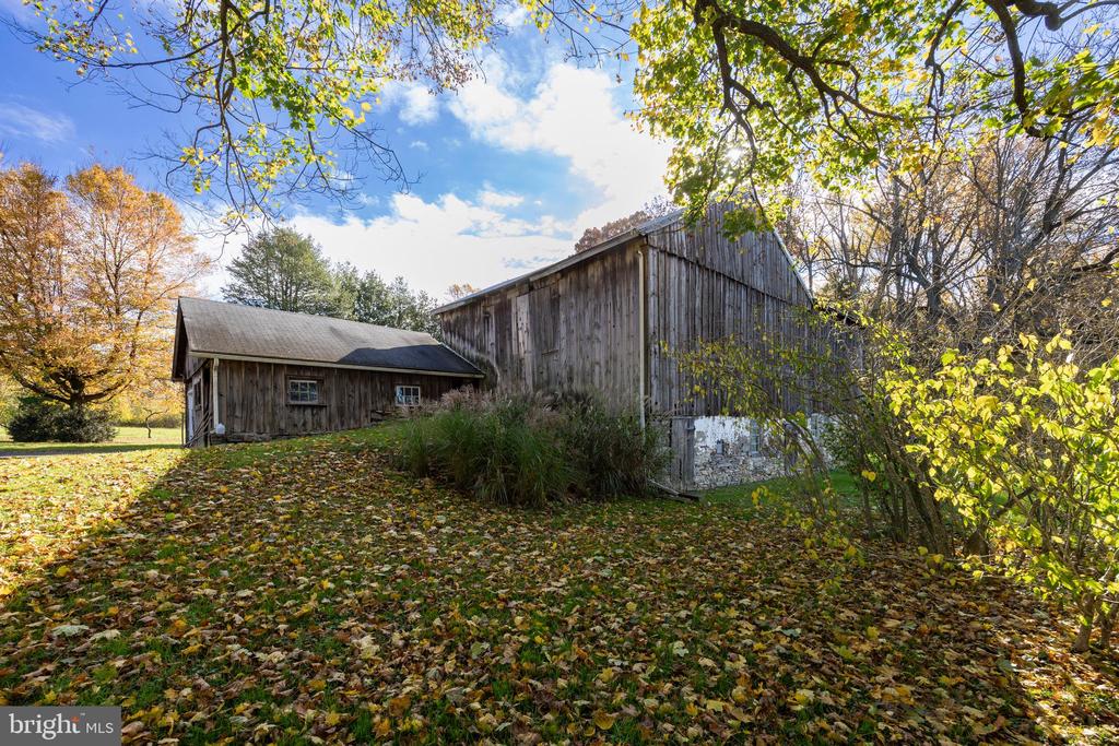 486 W STREET ROAD