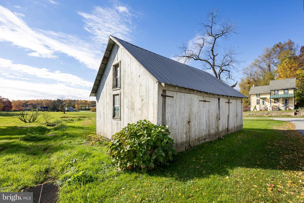 486 W STREET ROAD