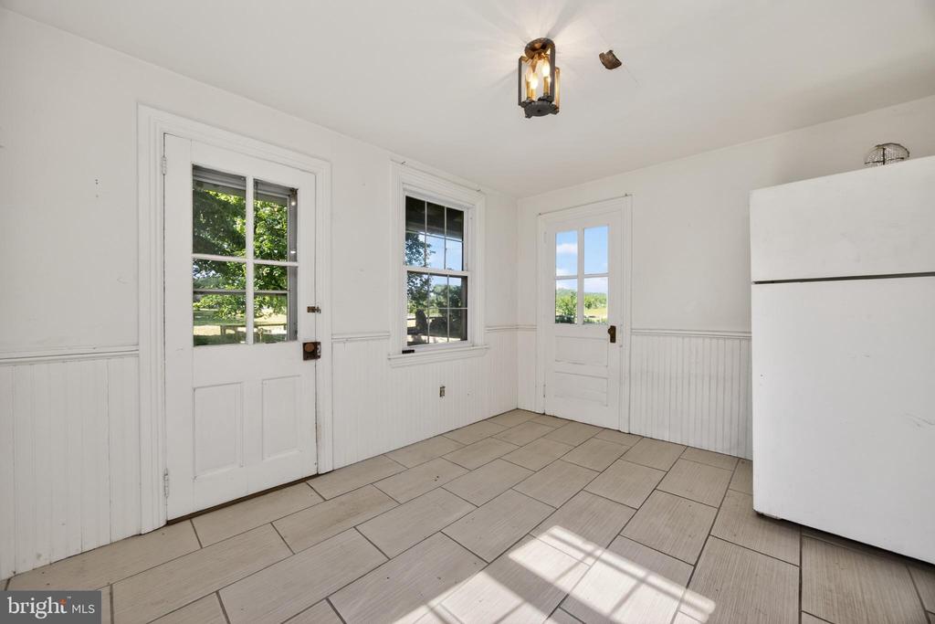 486 W STREET ROAD
