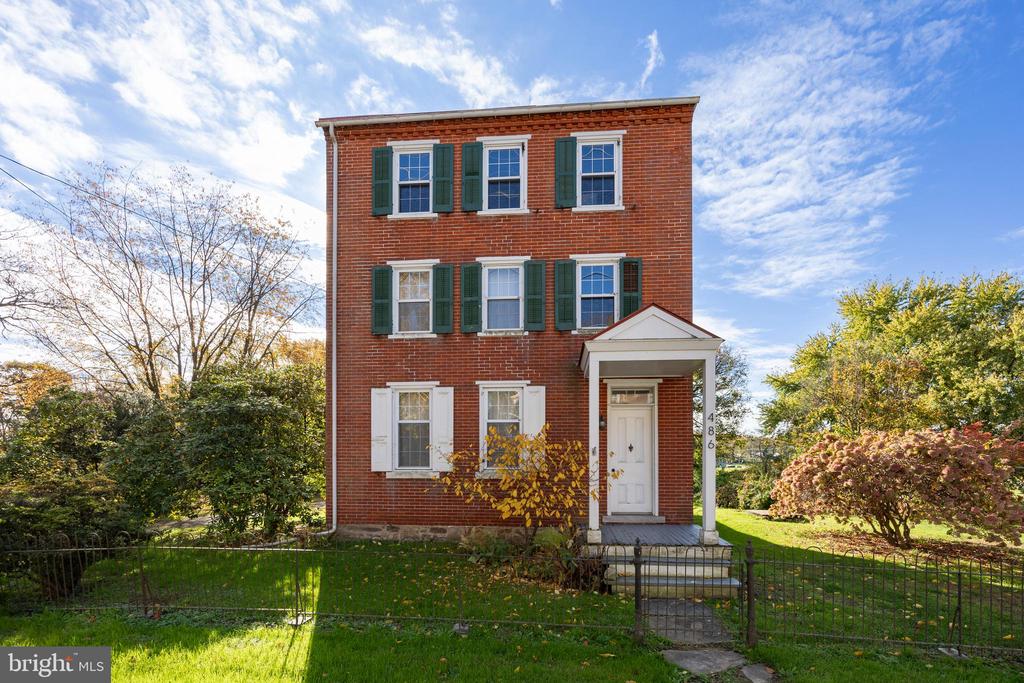 486 W STREET ROAD