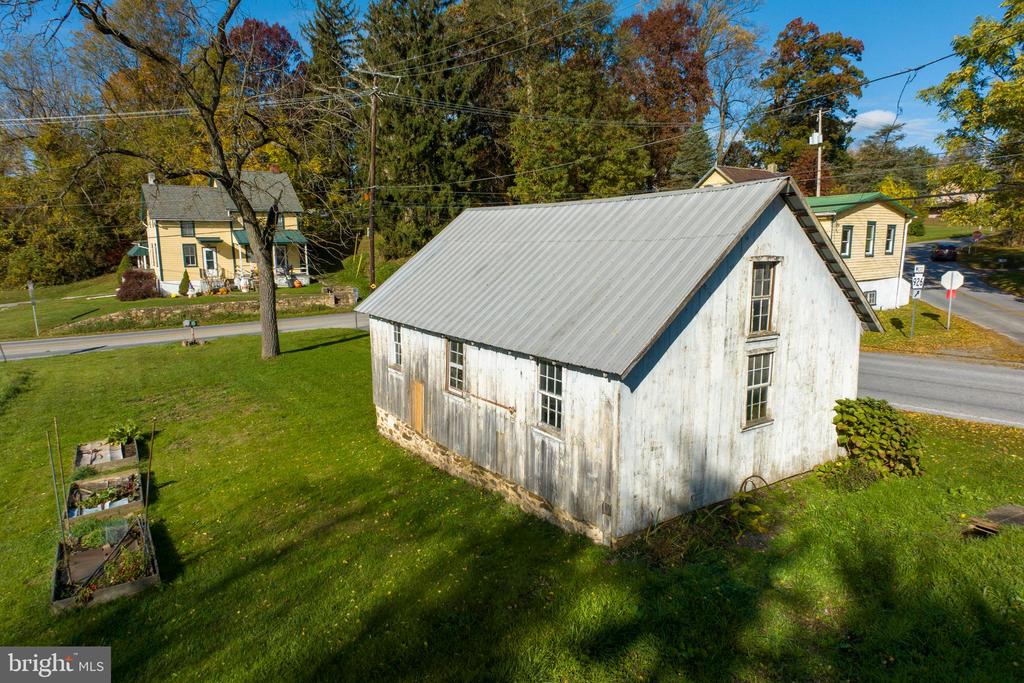 486 W STREET ROAD