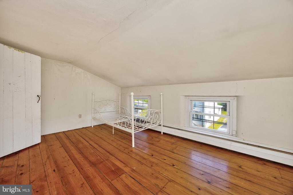 486 W STREET ROAD