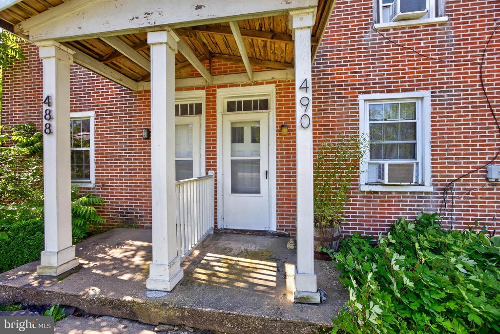 486 W STREET ROAD