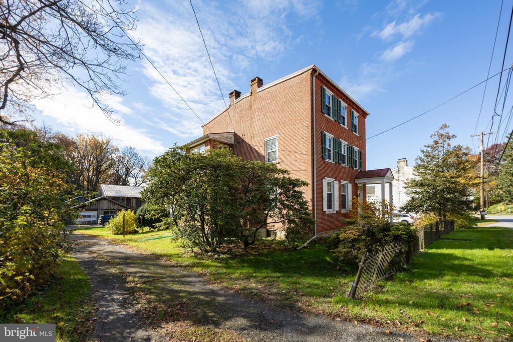 486 W STREET ROAD