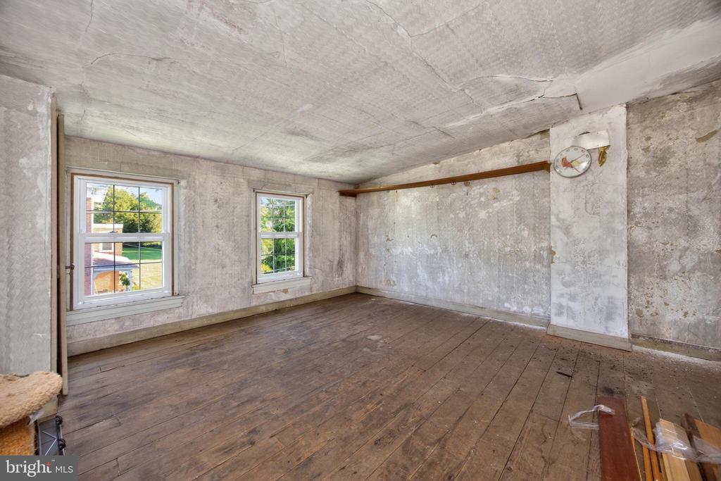 486 W STREET ROAD