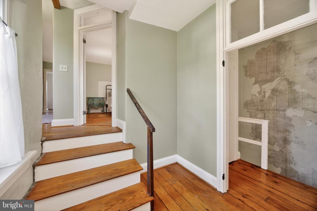 486 W STREET ROAD