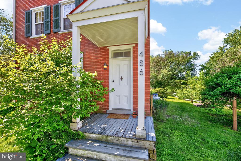 486 W STREET ROAD