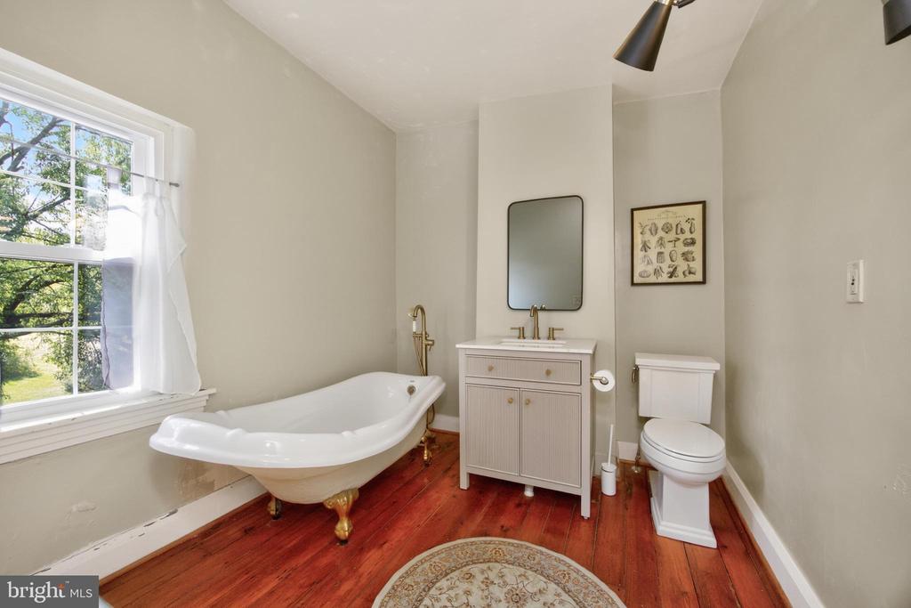 486 W STREET ROAD