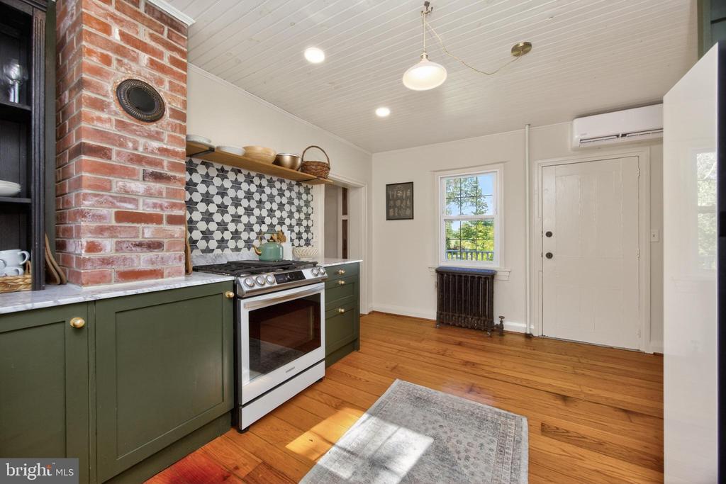 486 W STREET ROAD