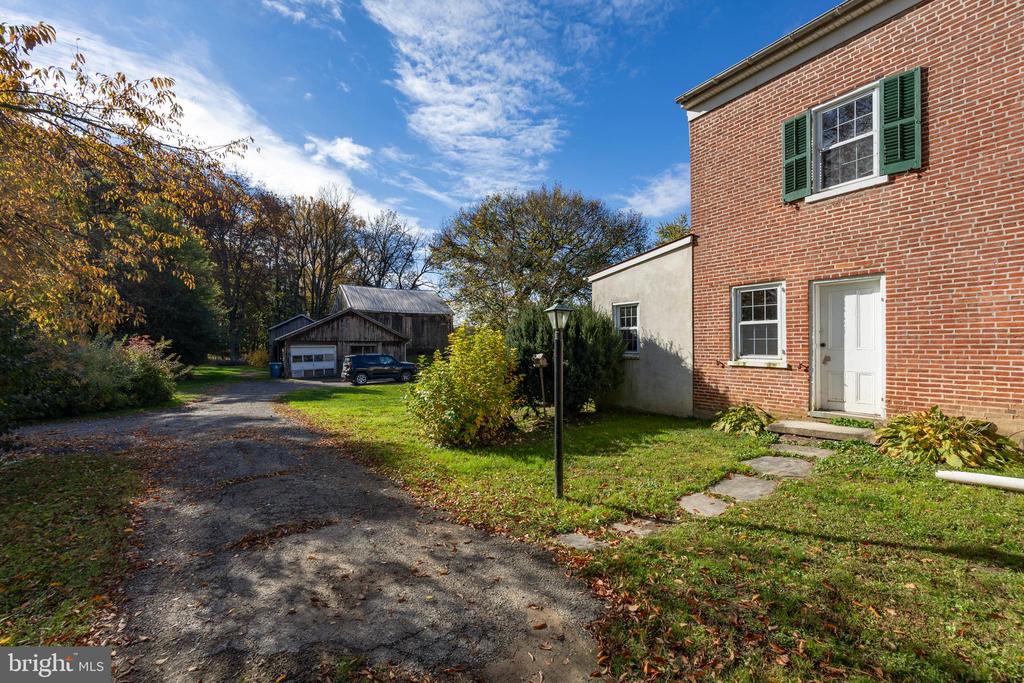 486 W STREET ROAD