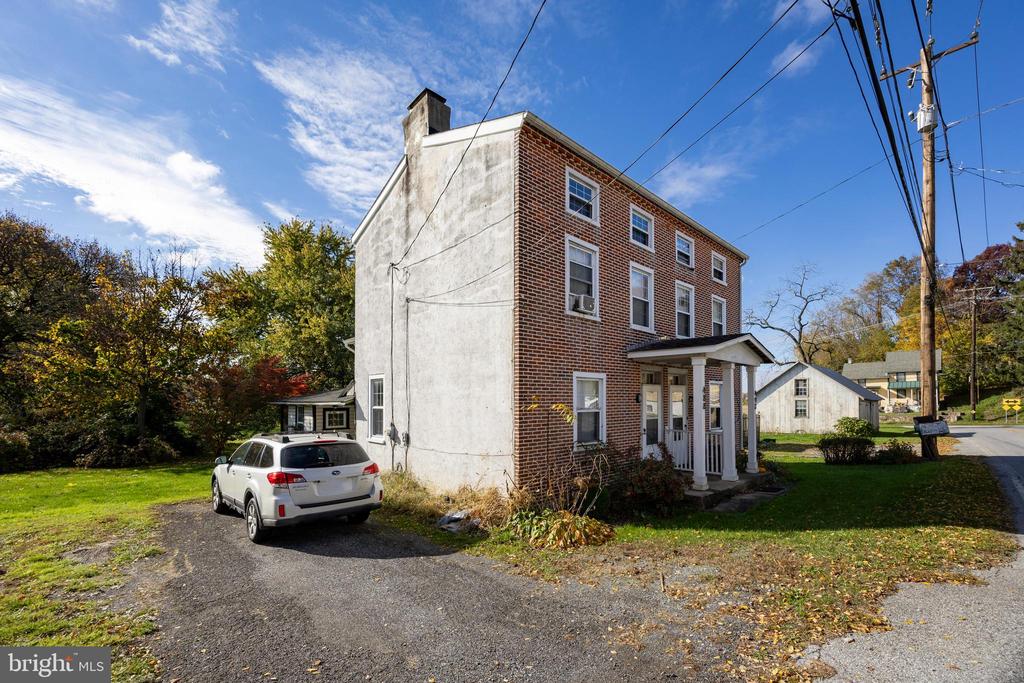 486 W STREET ROAD