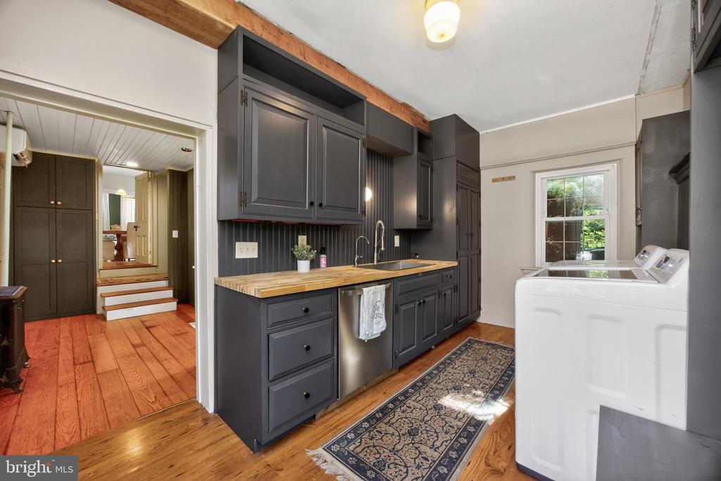 486 W STREET ROAD