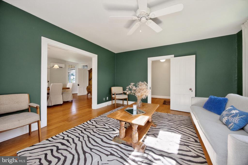 486 W STREET ROAD